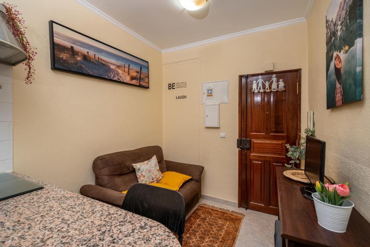 Cozy One Bedroom Apt In Historic Location - Carmo リスボン エクステリア 写真