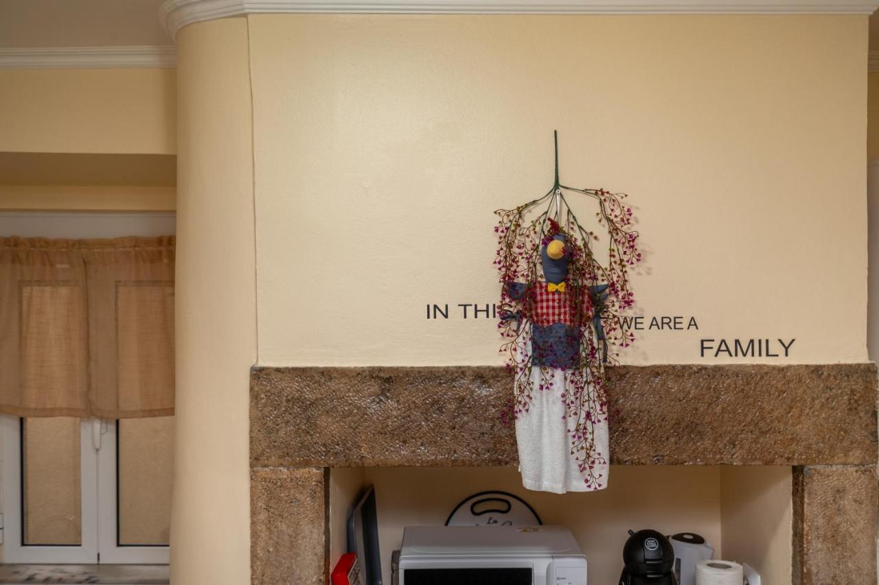 Cozy One Bedroom Apt In Historic Location - Carmo リスボン エクステリア 写真