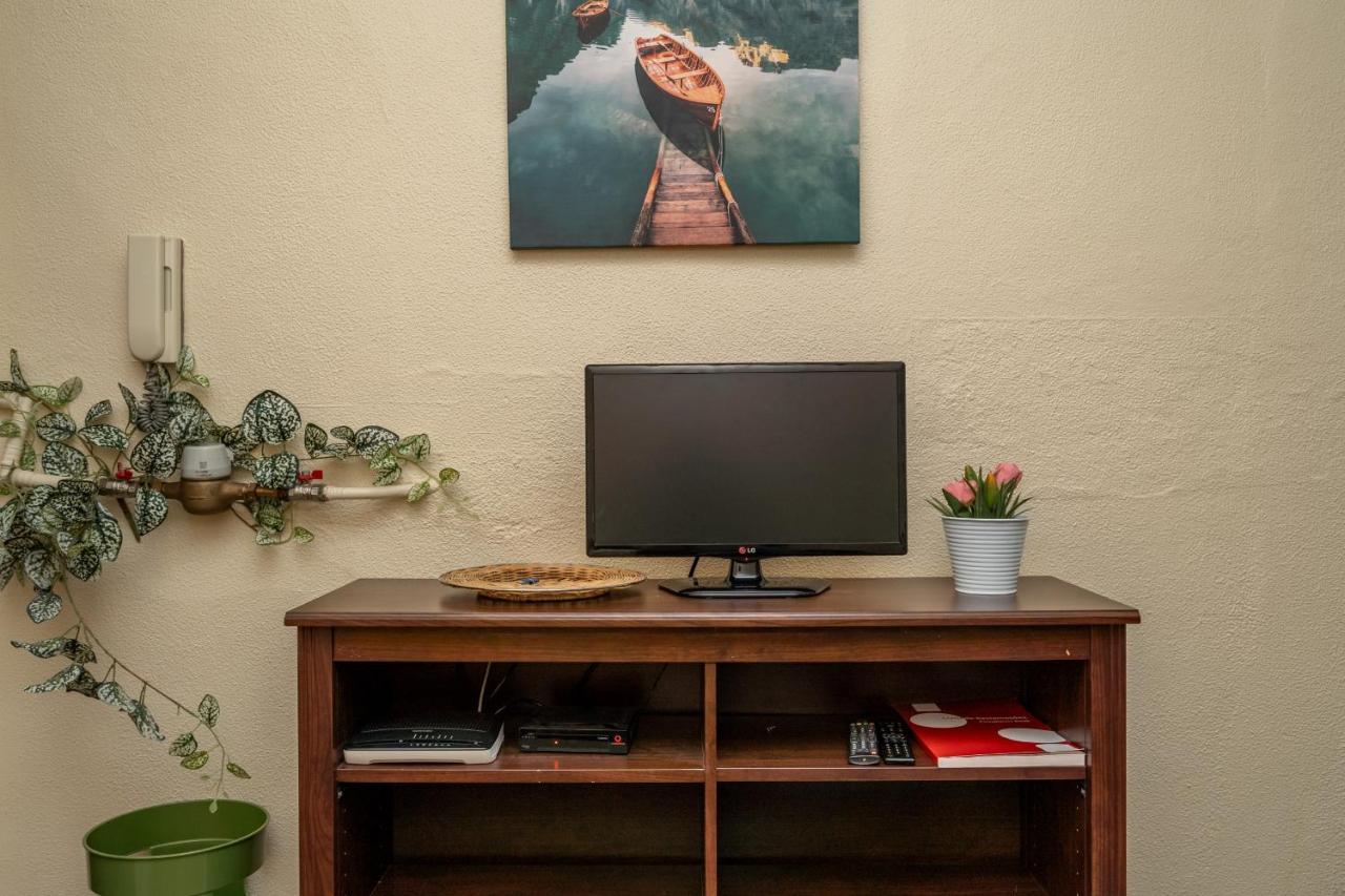 Cozy One Bedroom Apt In Historic Location - Carmo リスボン エクステリア 写真