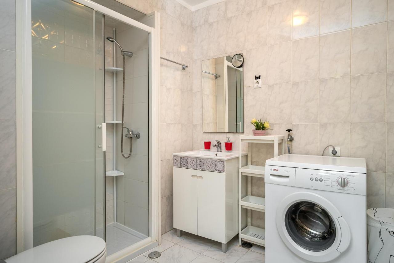 Cozy One Bedroom Apt In Historic Location - Carmo リスボン エクステリア 写真